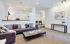 Spacious 2Br Near Westfield Newmarket